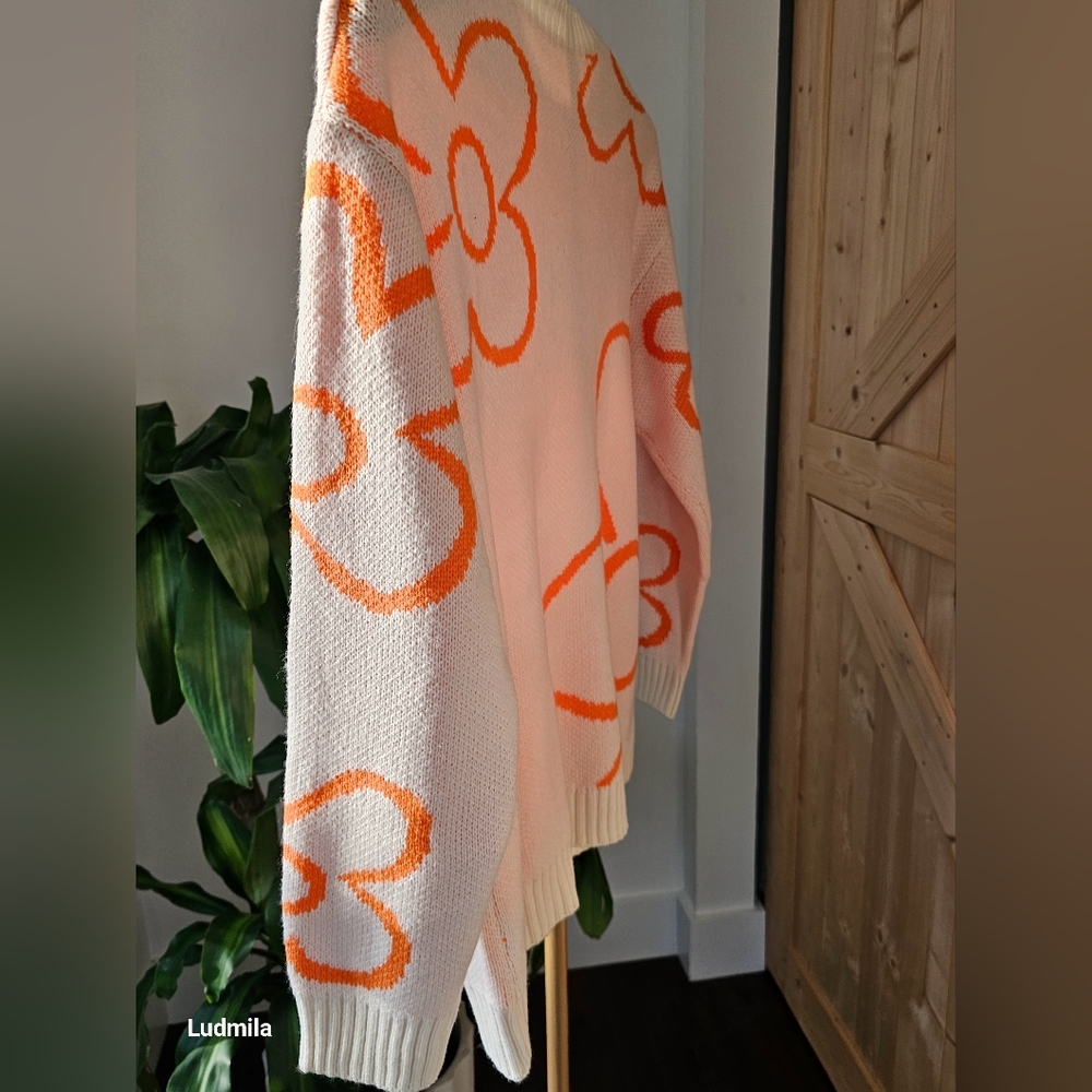Unbranded women's size XL peach‎ knit sweater with orange flowers - Picture 6 of 6